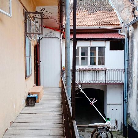 Charming Vintage Apartment Piata Sfatului บราชอฟ ภายนอก รูปภาพ