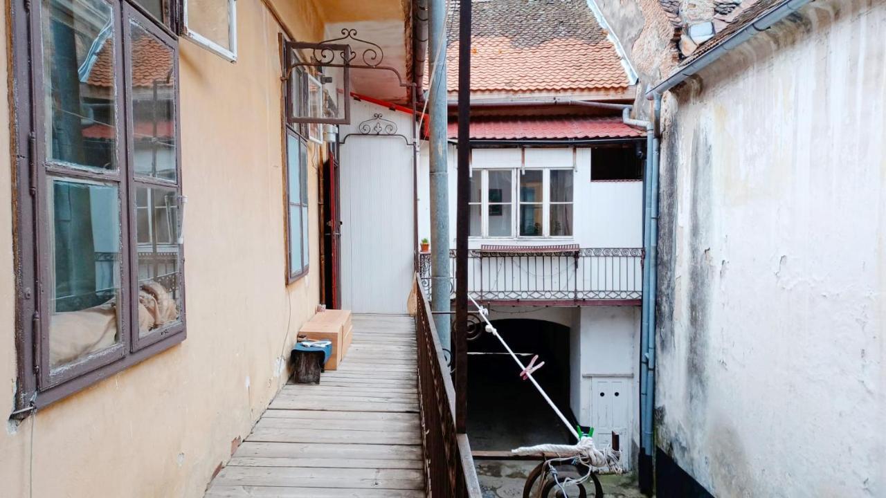Charming Vintage Apartment Piata Sfatului บราชอฟ ภายนอก รูปภาพ