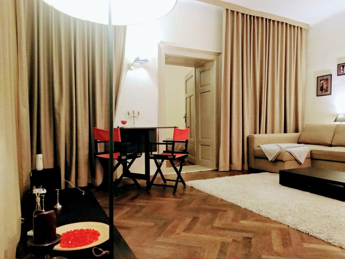 Charming Vintage Apartment Piata Sfatului บราชอฟ ภายนอก รูปภาพ