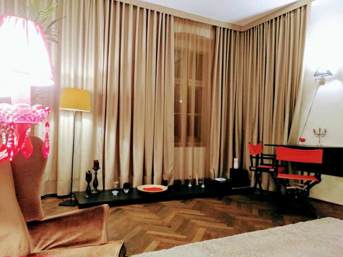 Charming Vintage Apartment Piata Sfatului บราชอฟ ภายนอก รูปภาพ