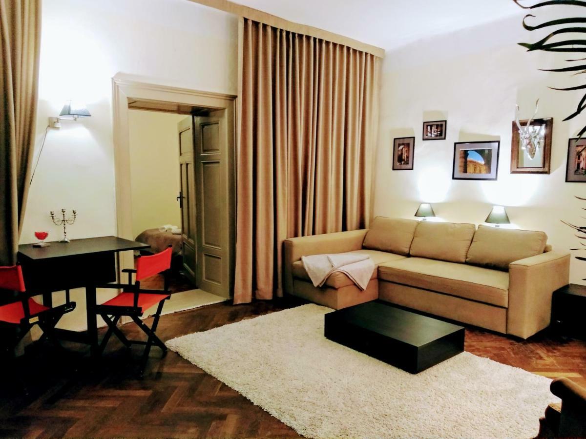 Charming Vintage Apartment Piata Sfatului บราชอฟ ภายนอก รูปภาพ